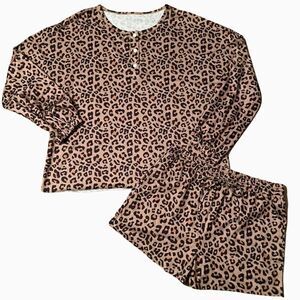 Nwt LEOPARD PRINT PAJAMA SET LONG SLEEVE ROUND NECK DRAWSTRING SHORTS SIZE MED